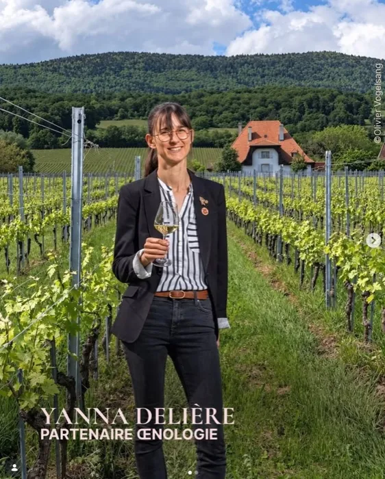 Yanna Delière dans les vignes